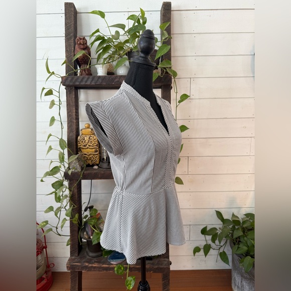 Monteau Charcoal Gray and White Striped Blouse with an Elastic Waistband Medium - Picture 7 of 17